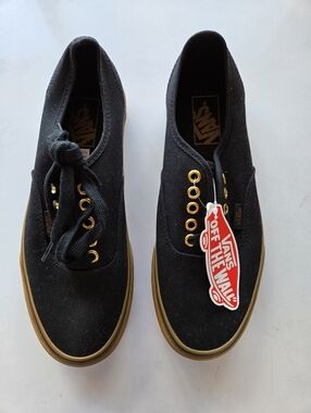 Vans Black Canvas Low-Top Sneakers with Gum Sole